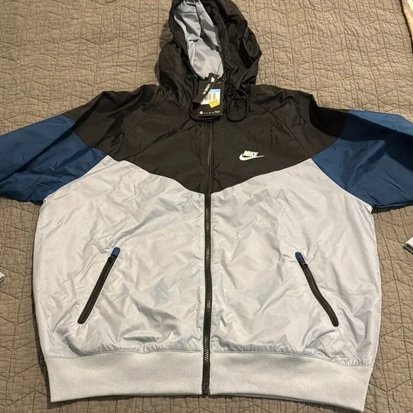 Nike Men's Black and Blue Hooded Jacket - Picture 2 of 5